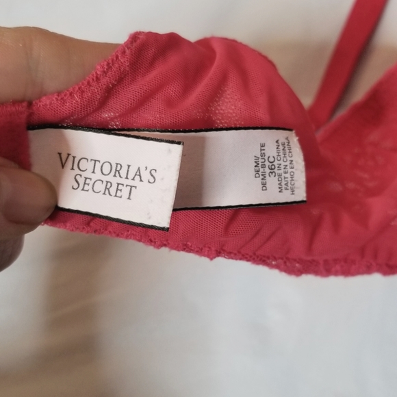 Victoria's Secret Demi Bra - Picture 8 of 11